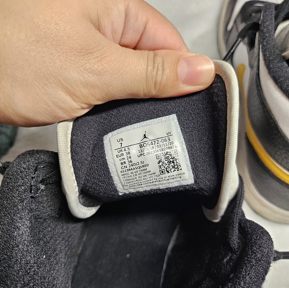 WMNS Nike Air Jordan 1 Mid “Alternate Swoosh” - Picture 5 of 5